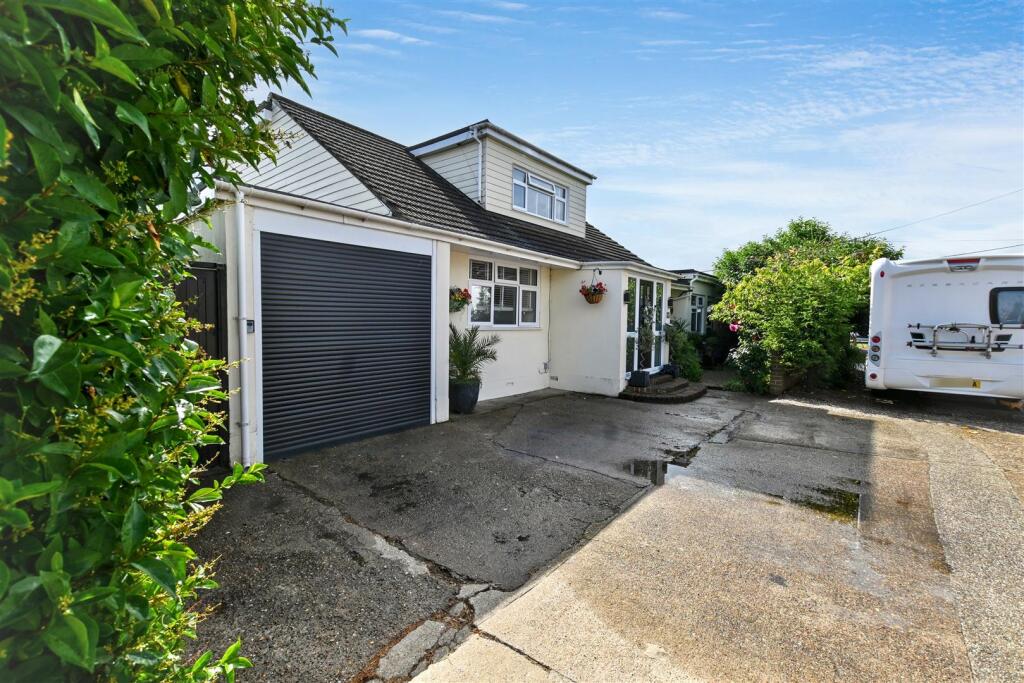 5-bed house on Roosevel Avenue, Canvey Island, £485,000