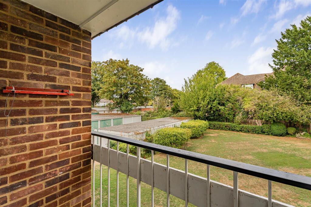 Apartment in Sutton - View 4