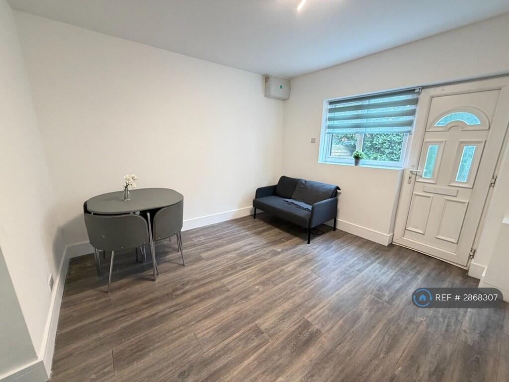 Main image of property: School Road, Tilehurst, Reading, RG31