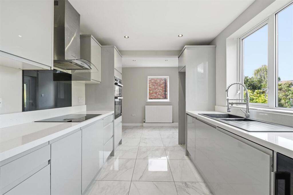 House in Macclesfield, Hurdsfield - View 3