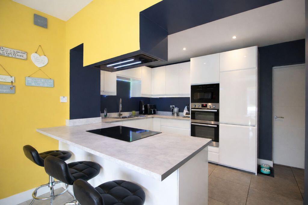 House in Cardiff, Llantwit Fardre - More