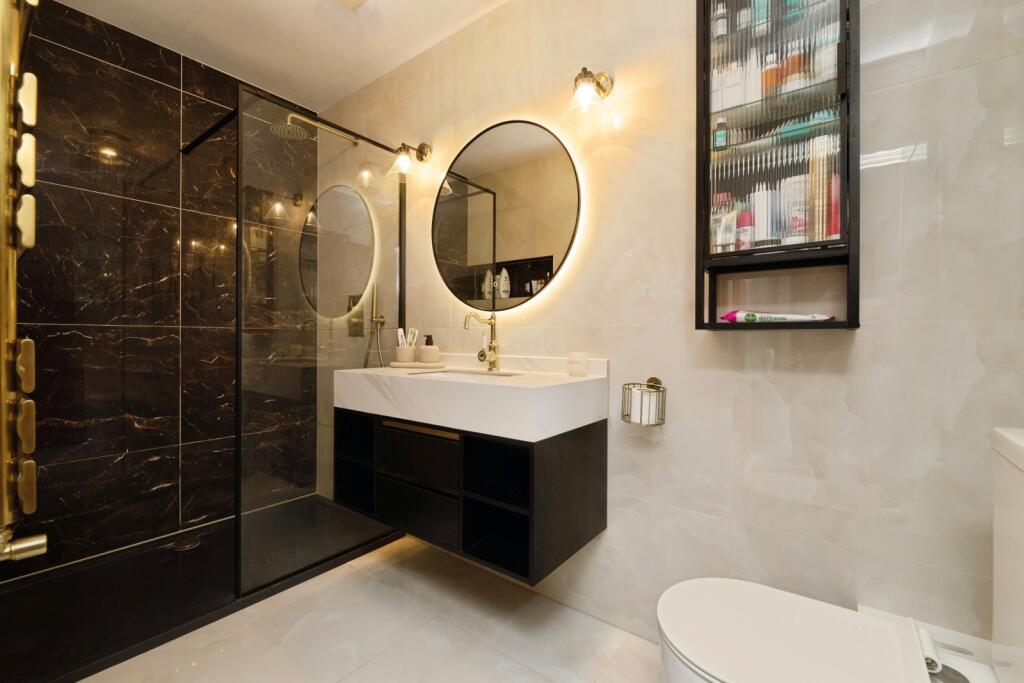 House in London, Little Heath - View 4