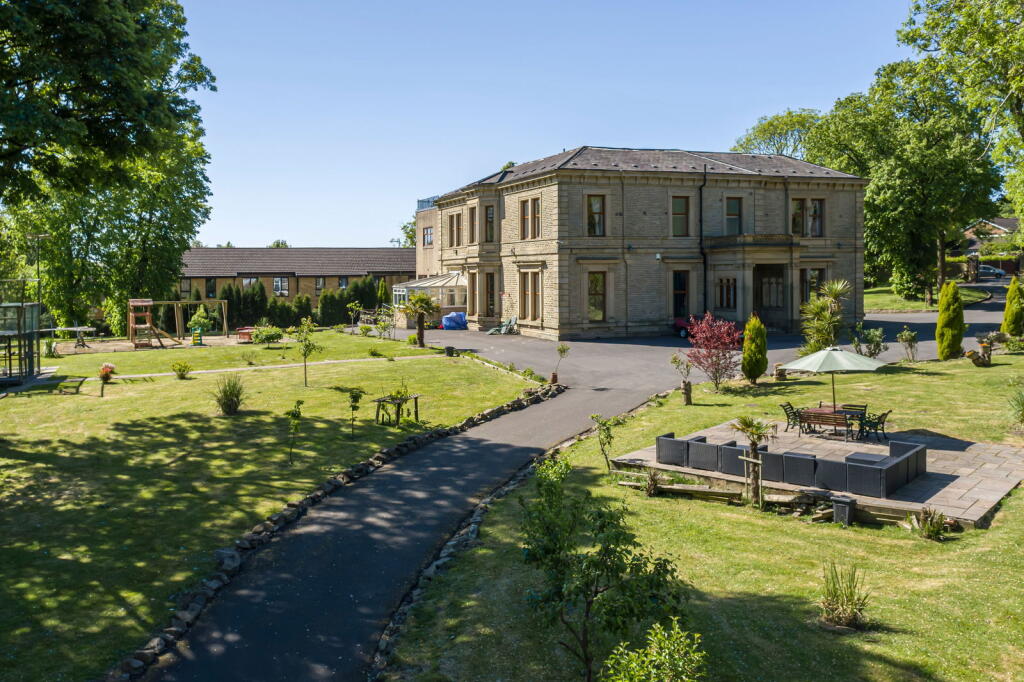 12-bed detached on Greenacres Lodge, Greenacres Road, Oldham OL4 3EY, £1,500,000
