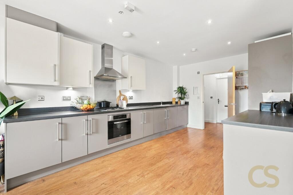 Apartment in Enfield - View 3