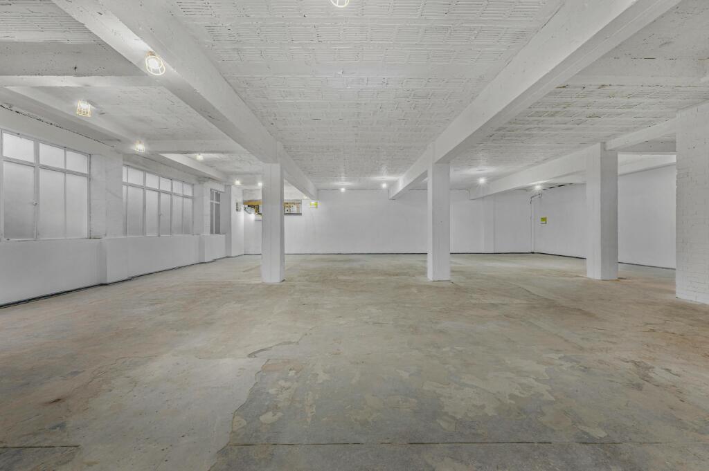 hall 10.jpg