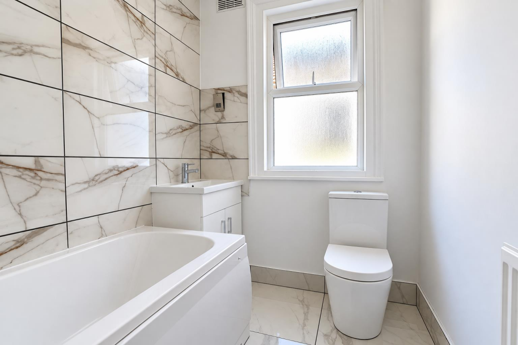 Apartment in Southend-on-Sea - View 4