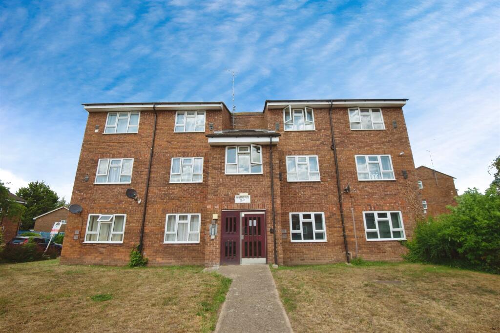 1-bed flat on New Road, Datchet, SLOUGH, £180,000