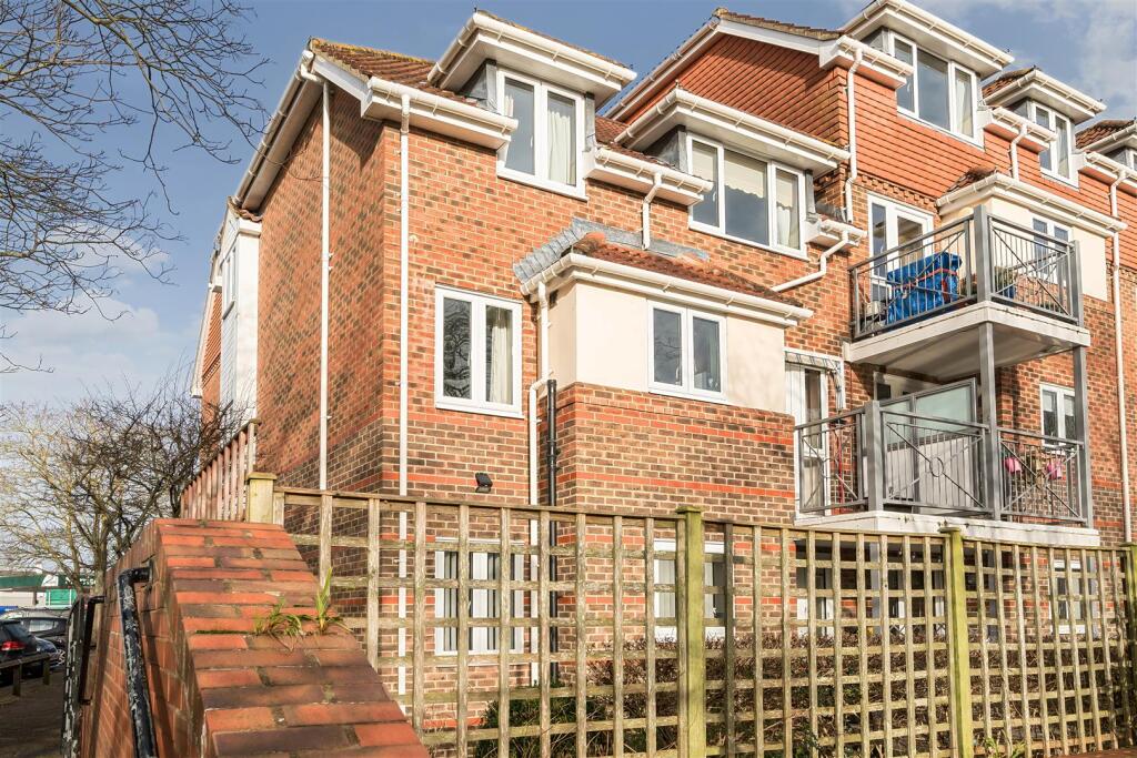 Main image of property: Dellers Wharf