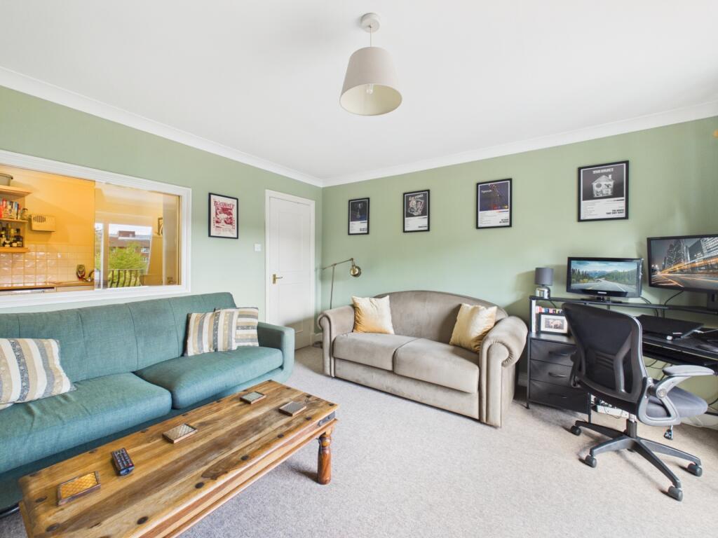 Great Heathmead, Haywards Heath, RH16 photo 3
