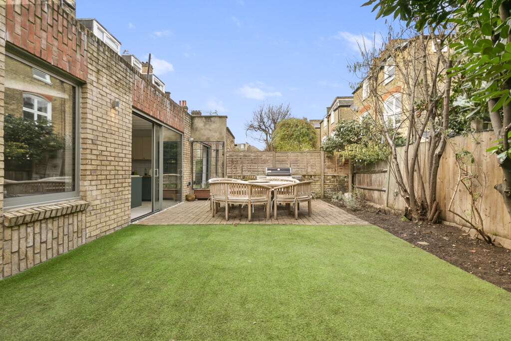 Apartment in London - More