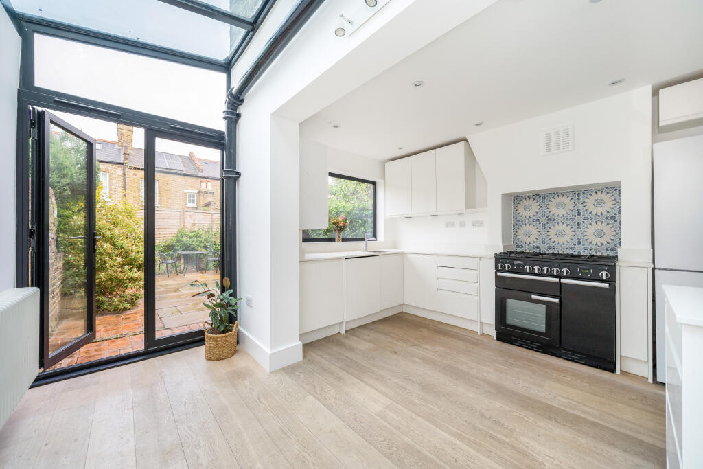 House in London, Kensal Town, Queen's Park - View 4
