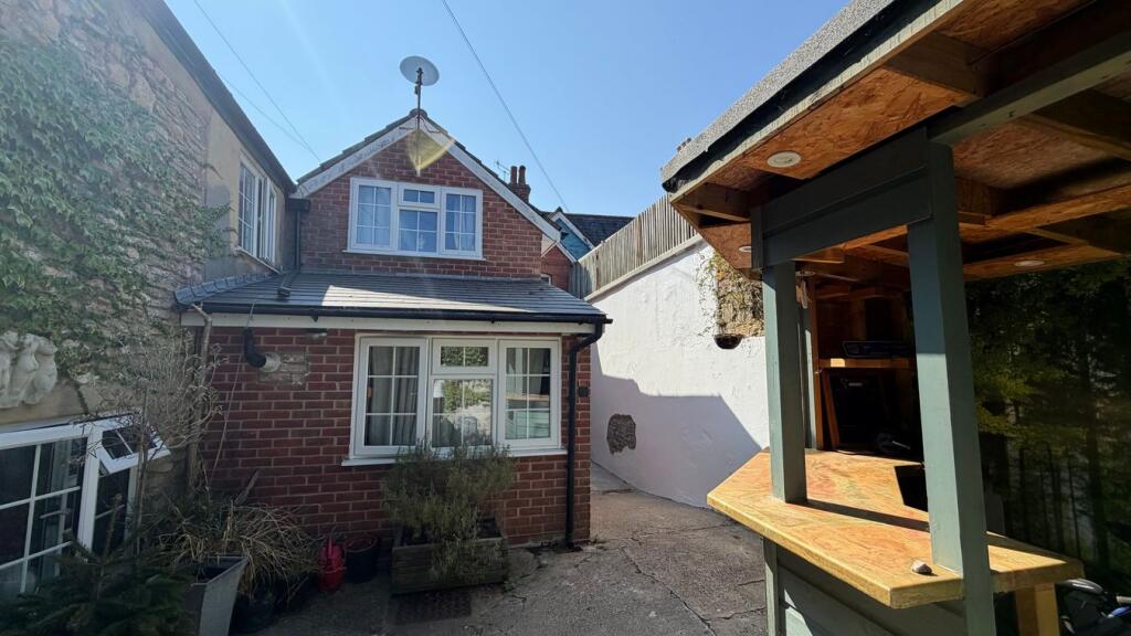 Main image of property: Higher Backway and 9 High Street, Bruton, BA10