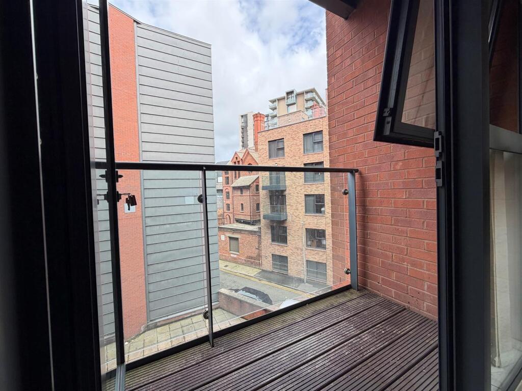 Apartment in Manchester - More