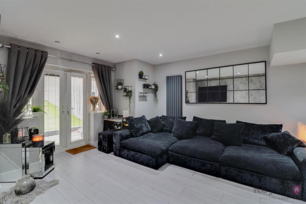 House in Sheffield, Sothall - View 4