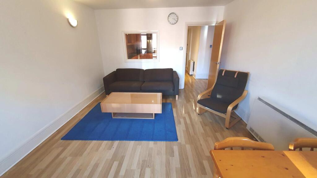 Apartment in Manchester, City Centre - View 4