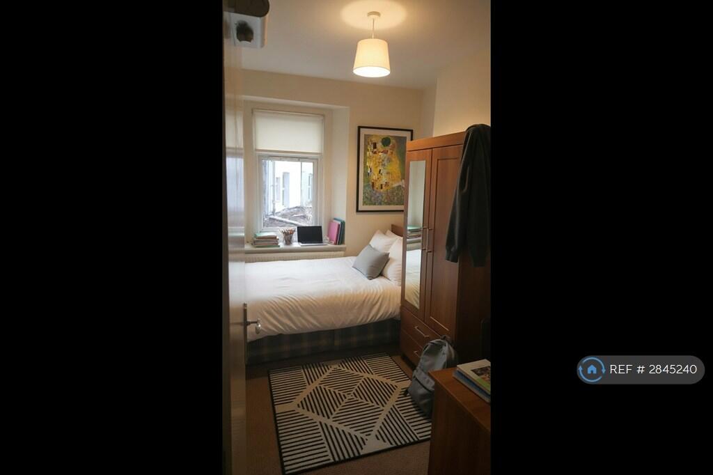 5 bedroom terraced house for rent