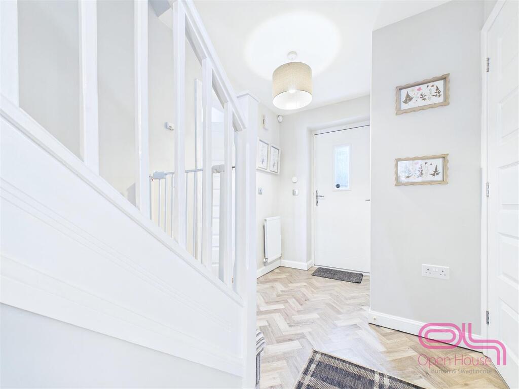 House in South Derbyshire, Derbyshire - More