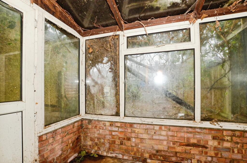 302 Whippendell Road, Watford photo 5