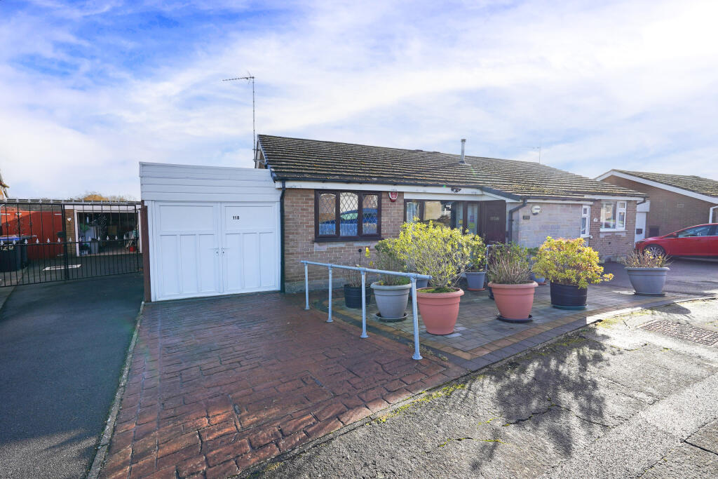 2-bed bungalow on Oakfield Avenue, Markfield, Leicestershire, £215,000
