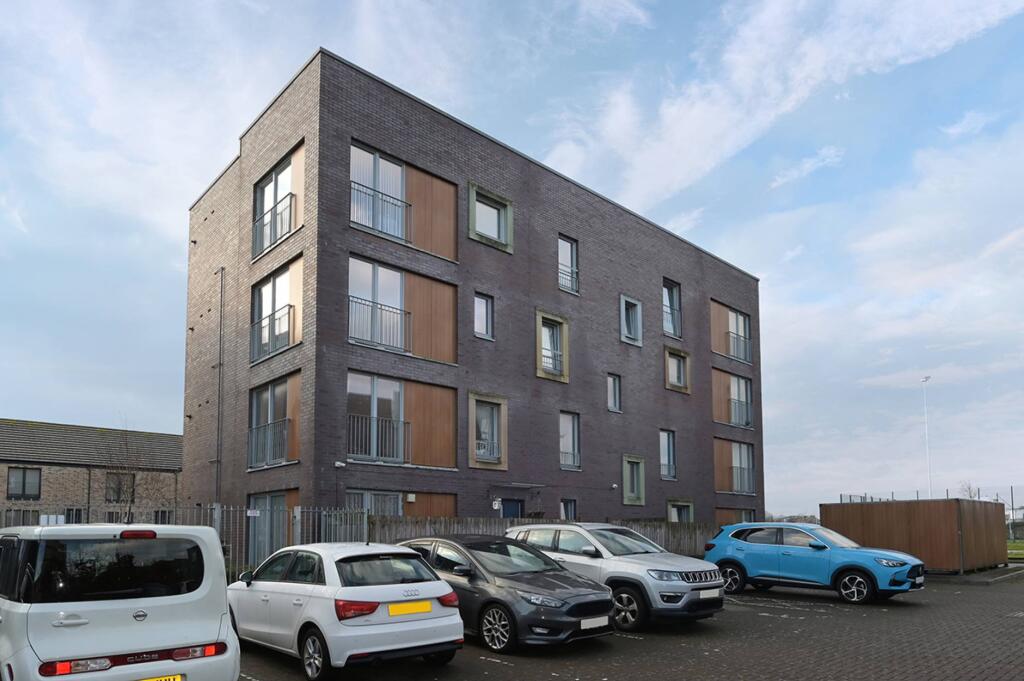 Main image of property: Flat 4, 1 Harewood Road, Niddrie Mains, Edinburgh, EH16 4GF