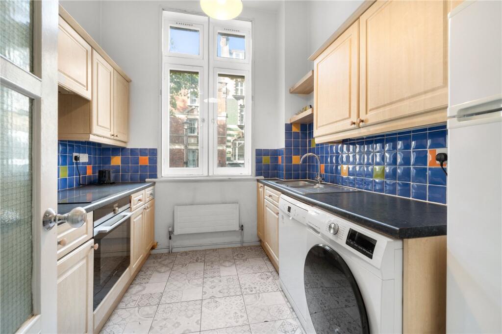 Apartment in London, St Giles, Bloomsbury - View 3