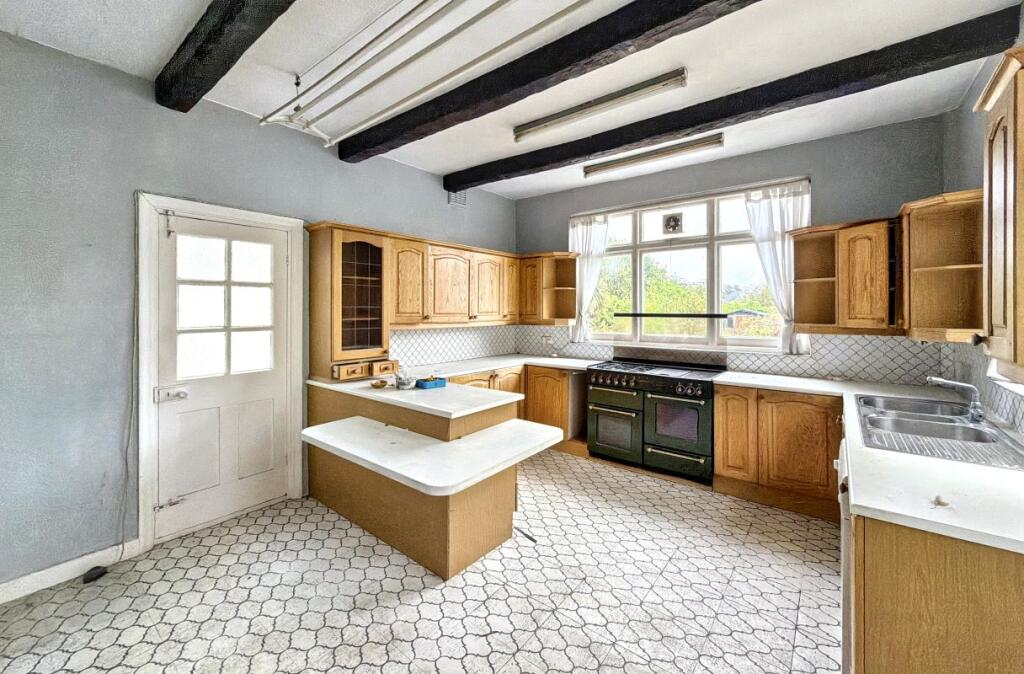 38 Gunnersbury Avenue, Acton, London, W5 4HA photo 3