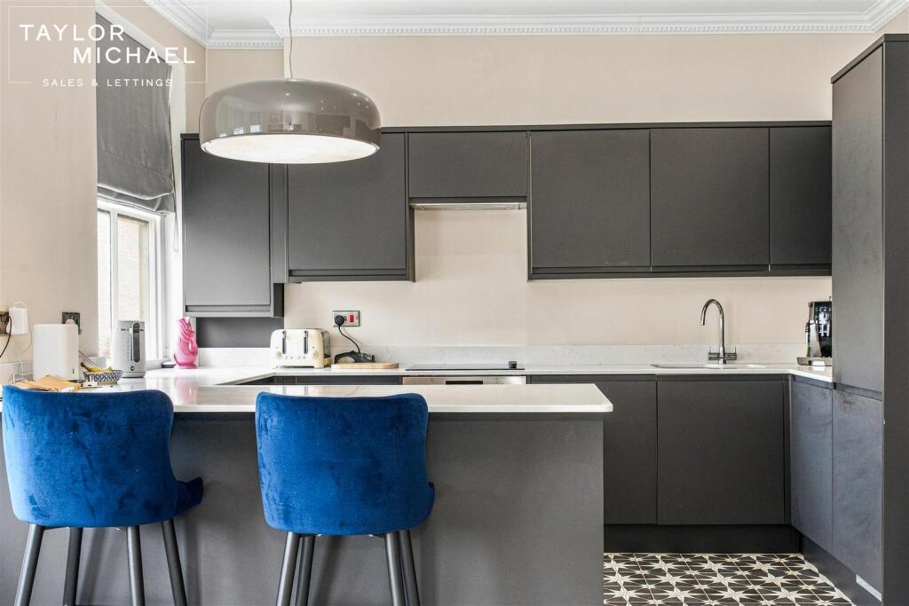 Apartment in Brighton - View 5