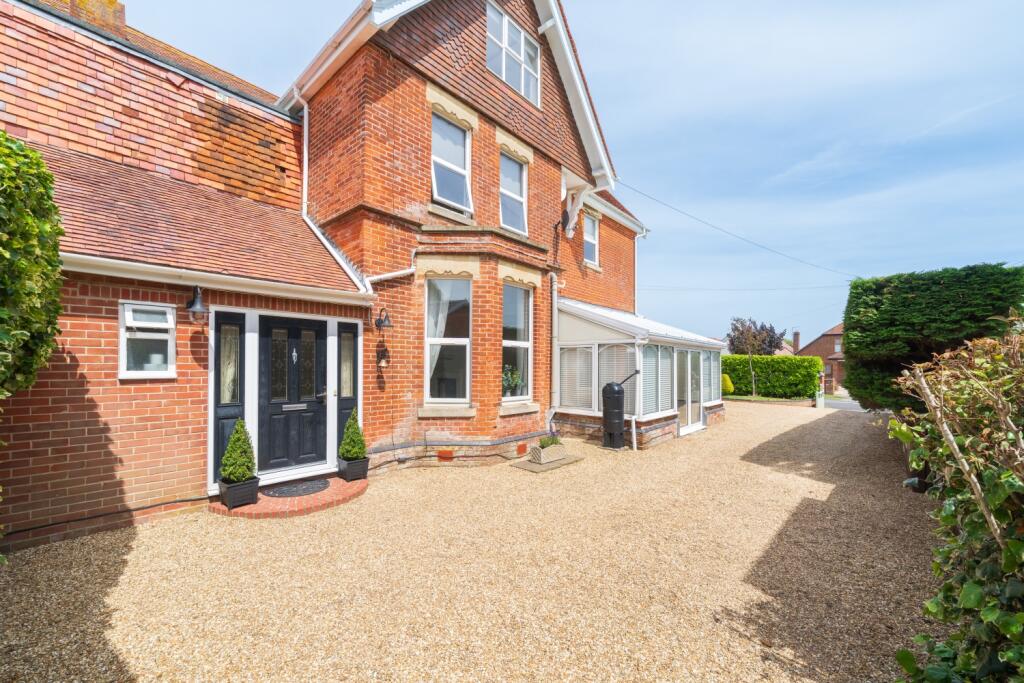 Manor Way, Lee-on-the-Solent, Hampshire, PO13 photo 4