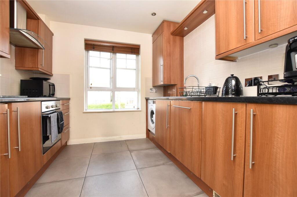 Apartment in Leeds, Upper Green, Morley - View 4