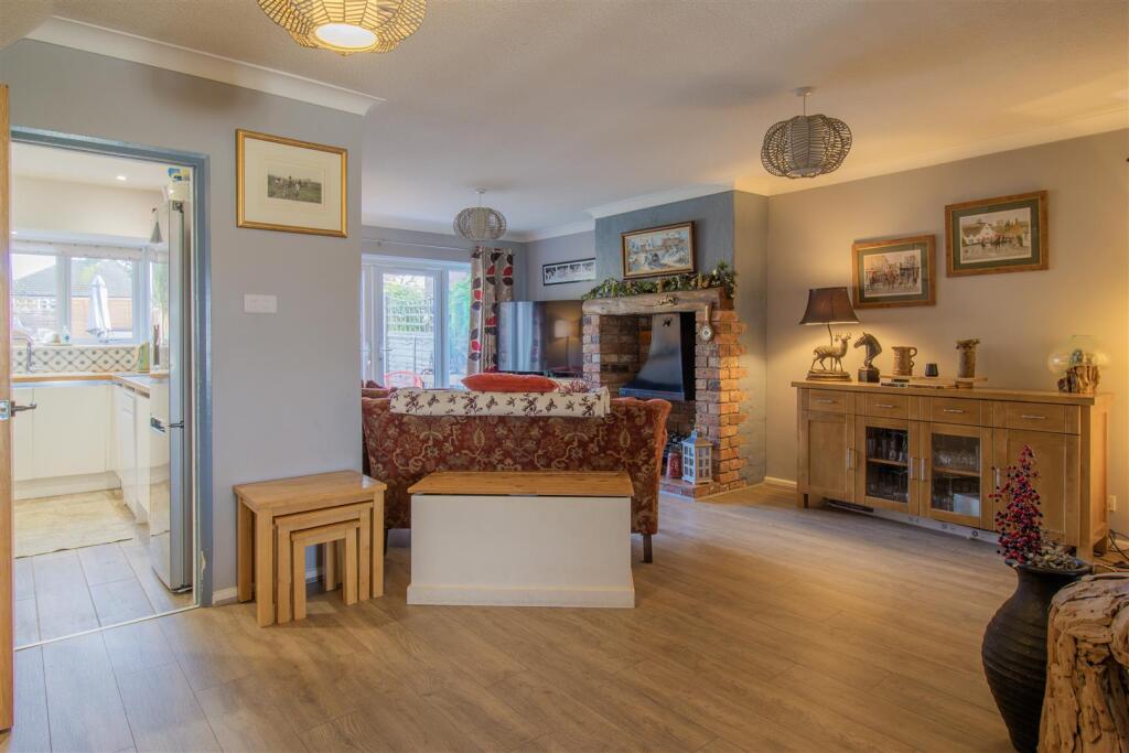 Fetherston Crescent, Ryton-on-dunsmore photo 2