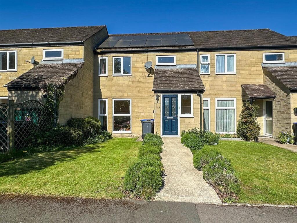 3-bed semi-detached on Barley Close, Malmesbury, £295,000