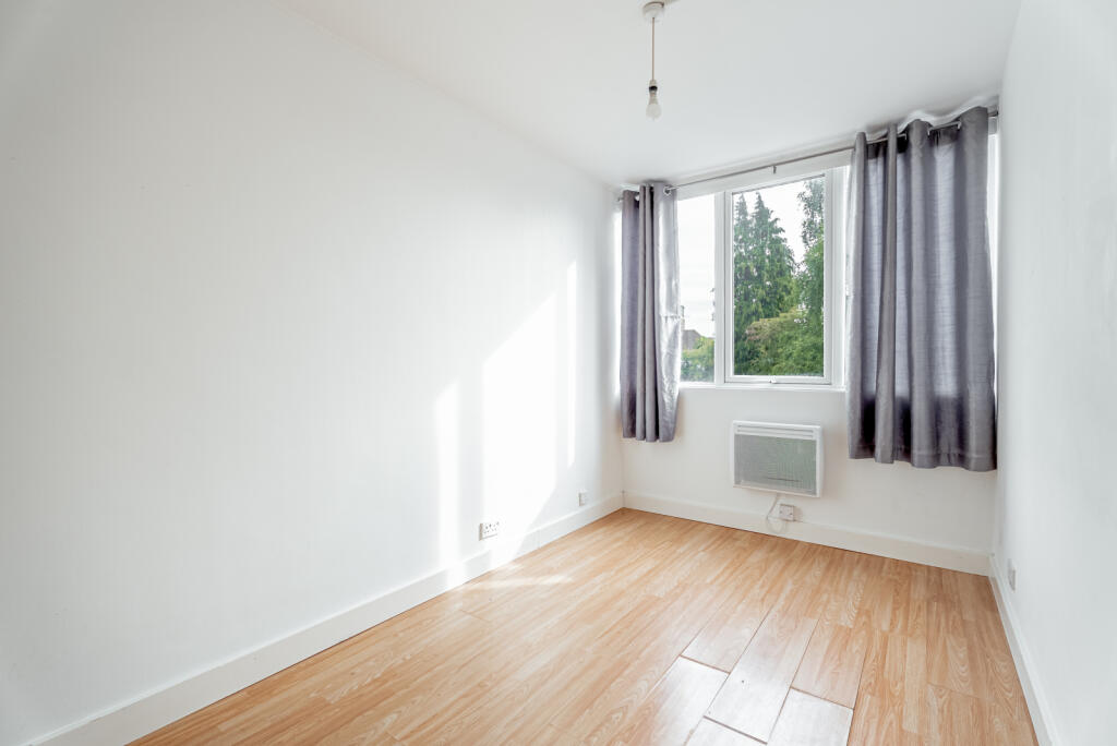 Apartment in Luton, Lewsey Farm - More