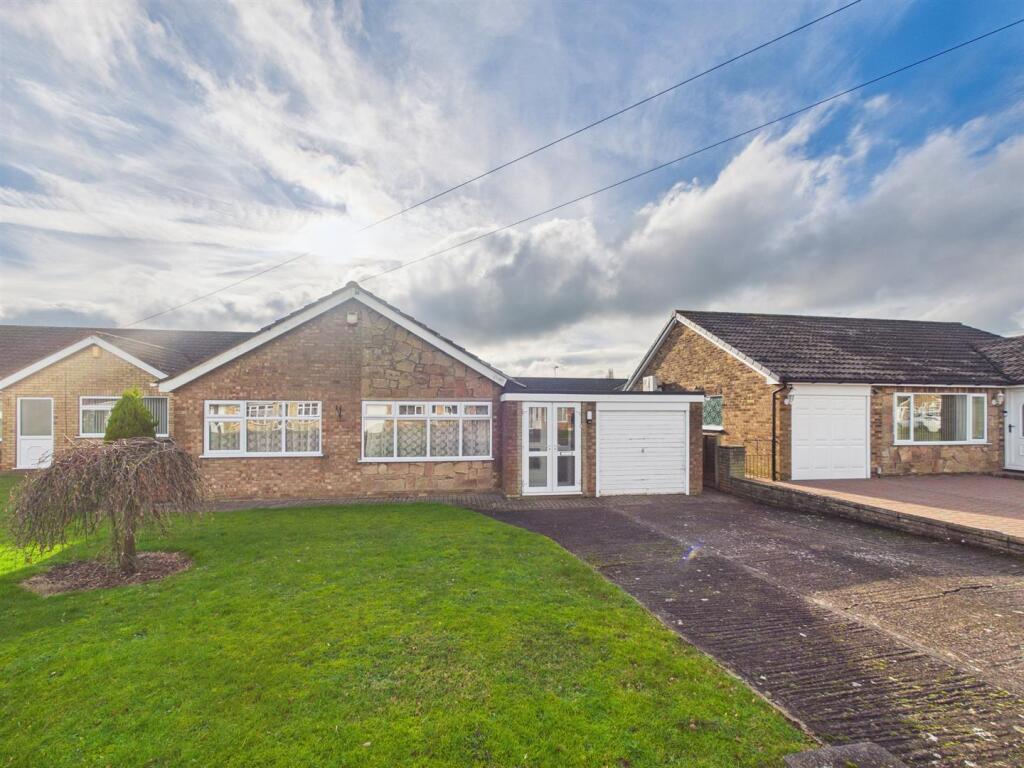 Main image of property: Pendine Crescent, North Hykeham, Lincoln