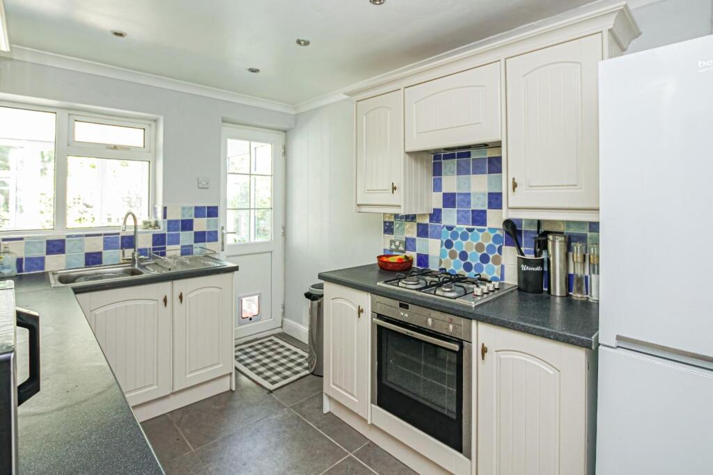 Poplar Close, Leighton Buzzard photo 4