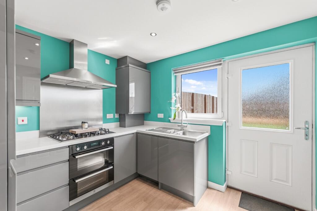 House in East Calder, Calderwood - View 3
