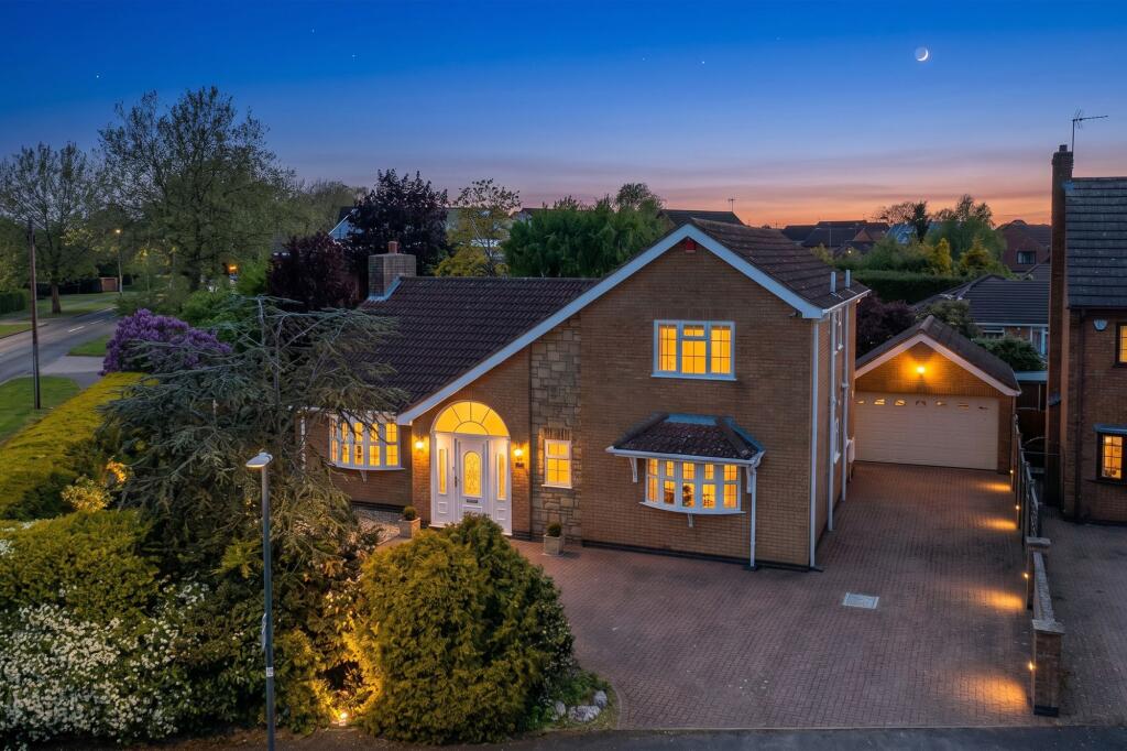 Main image of property: Slade Close, Nuneaton, CV11