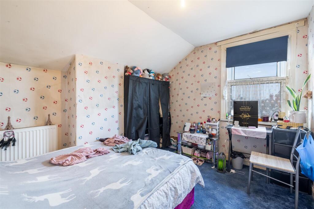 House in Boston, Bargate, Witham - More