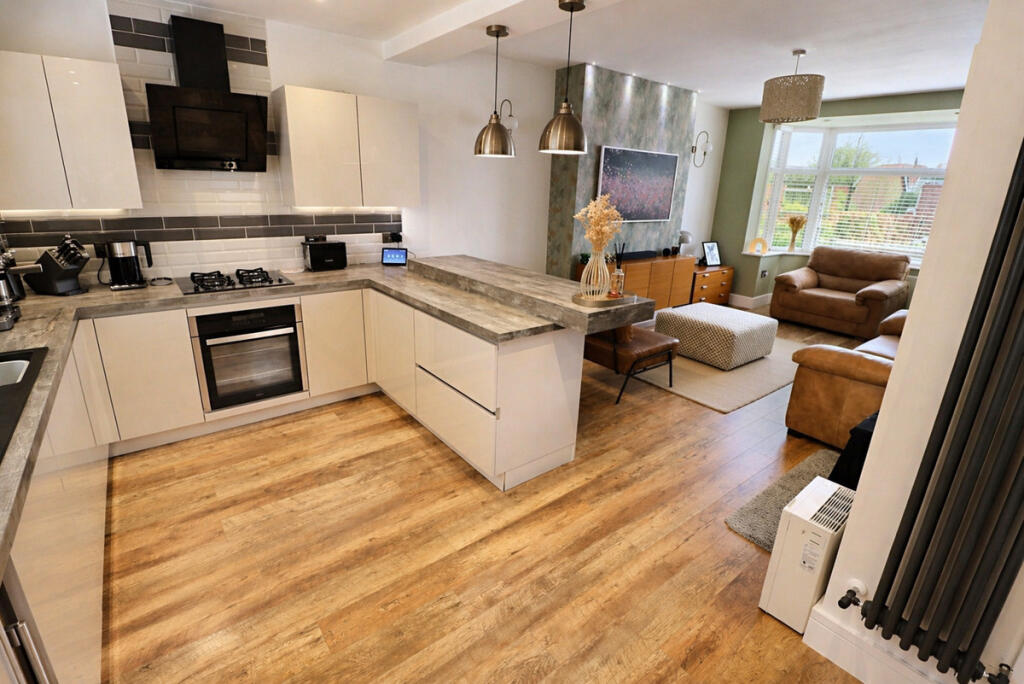 Woodlands Avenue, Blackburn, BB2 photo 2