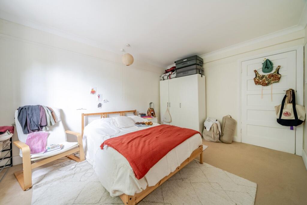 Apartment in London - View 3