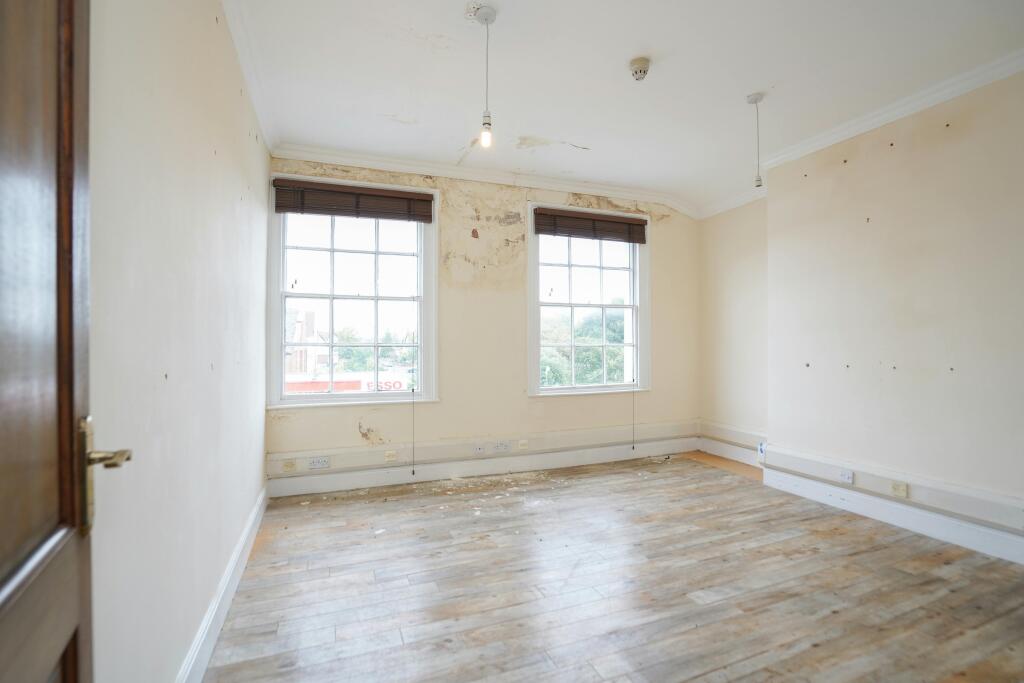 Tavistock St & Claren St - Upstairs office space-22.jpg