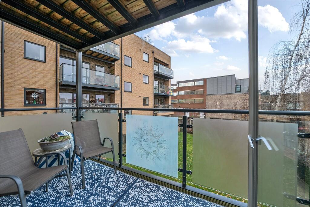 Apartment in London - More