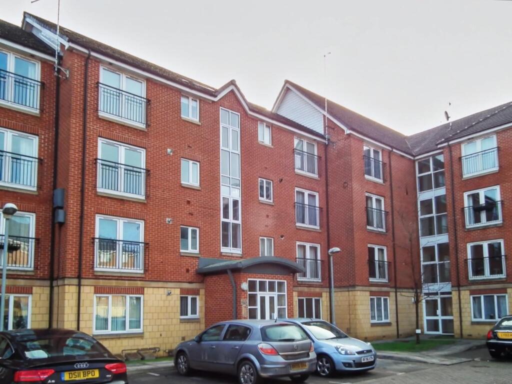 2-bed flat on Cleveland Court, Northampton, £135,000