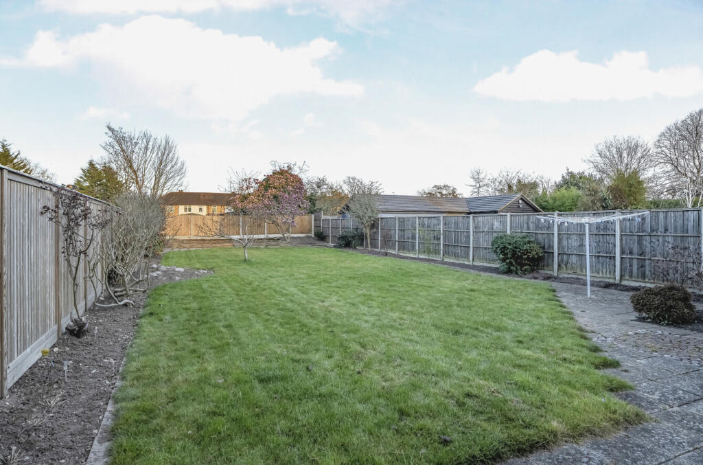 Glebe Road, Staines, Surrey, TW18 photo 4