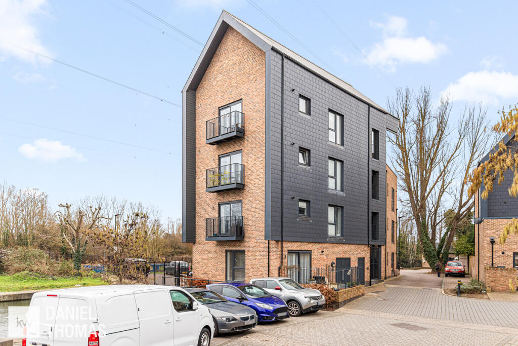 Main image of property: DANIEL THOMAS | Quayside Court, Hazlemere Marina, Waltham Abbey, EN9 1FJ