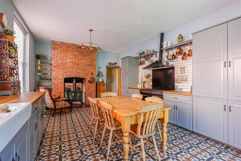 House in Barry, The Knap - View 5