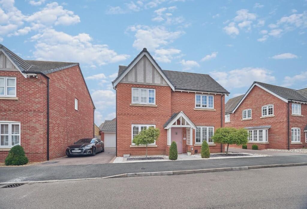 4-bed detached on Old Farm Lane, Newbold Verdon, £425,000