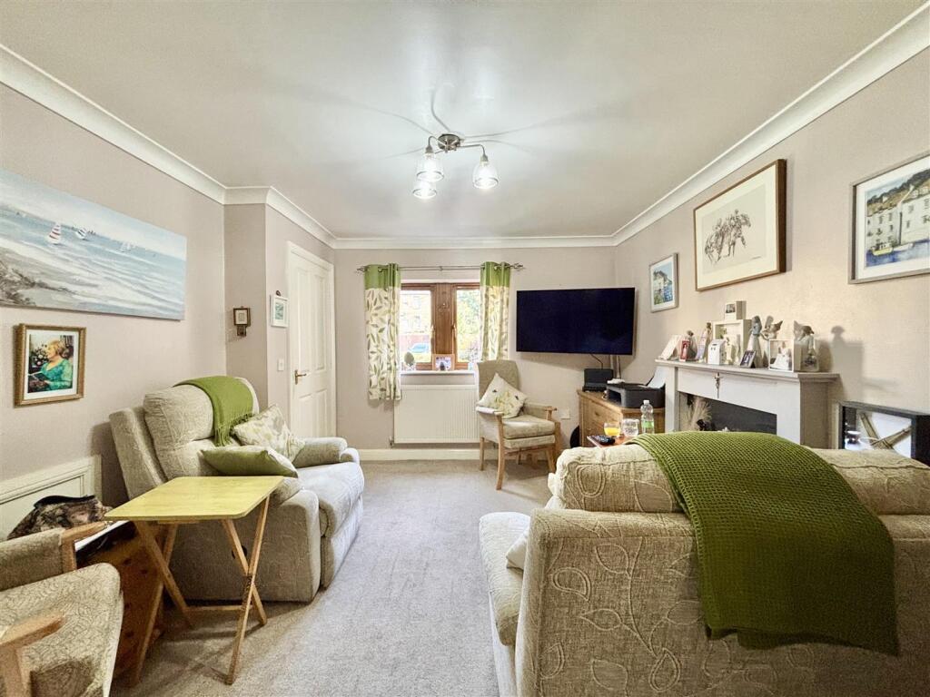 House in Bradford, West Yorkshire - More