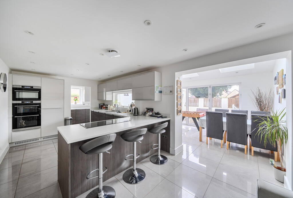 4-bed detached on Sheppards Walk, Chilcompton, Radstock, Somerset, BA3, £490,000