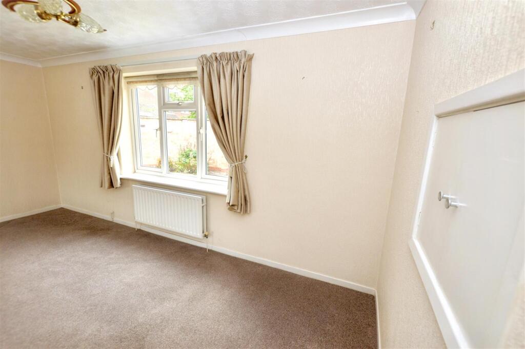 Elsden Close, Holt photo 4