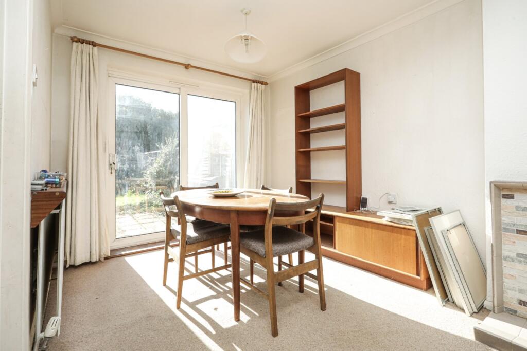 House in Ashford, Kennington - More